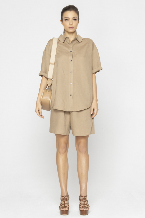Beige short pants