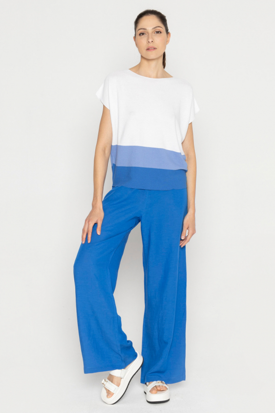 Lockere himmelblaue Hose