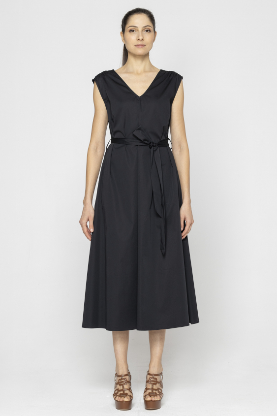 Black sleeveless dress with belt