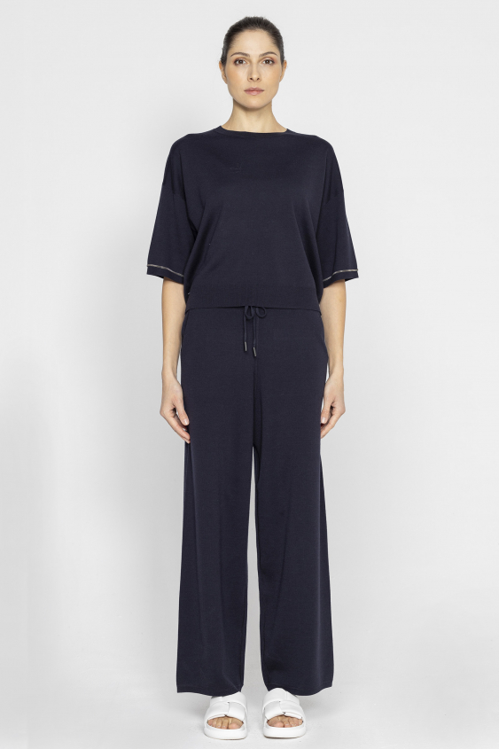 Navy blue 3/4 sleeve sweater made of thin wool