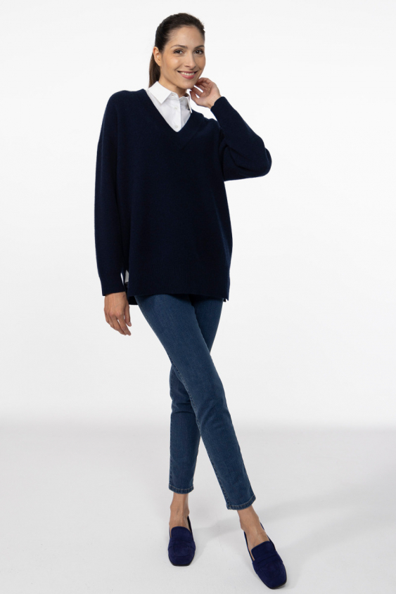 Eng geschnittene marineblaue 7/8-Jeans