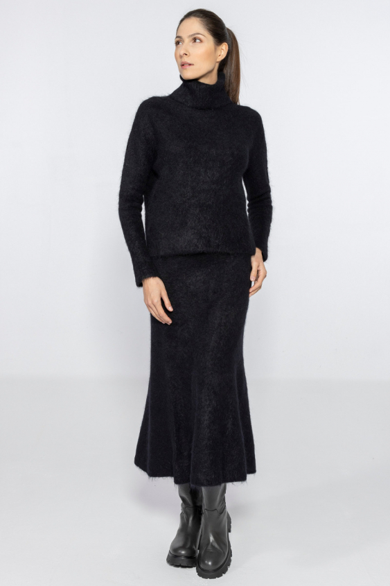 Long black knitted skirt