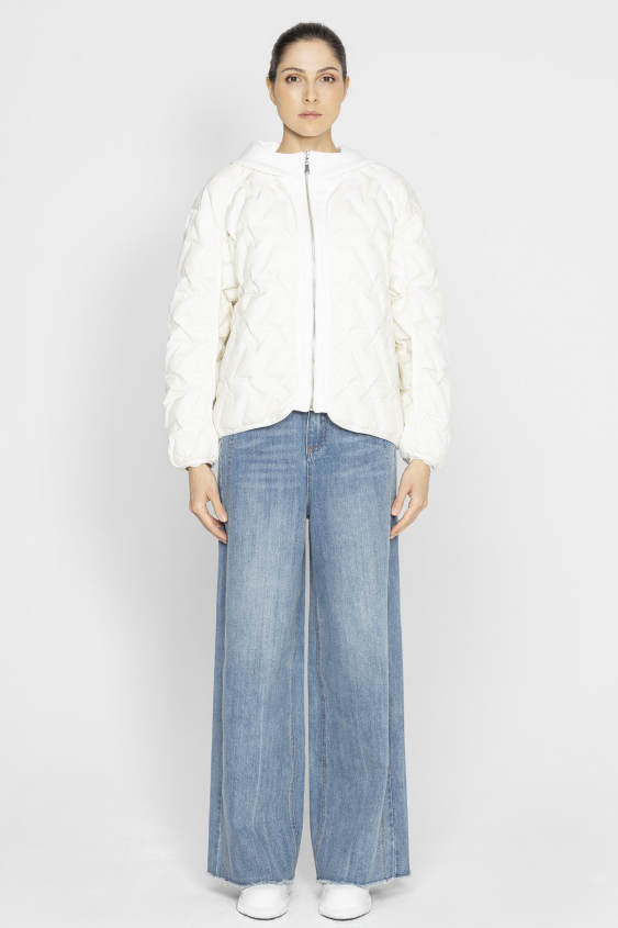 Weiße kurze Steppjacke