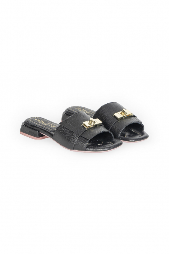 Black flip-flops with a low heel
