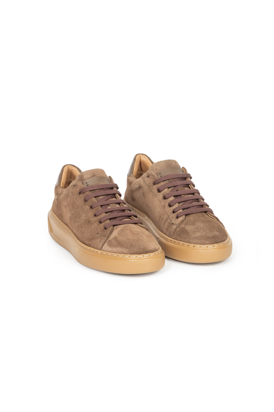 Brązowe zamszowe sneakersy