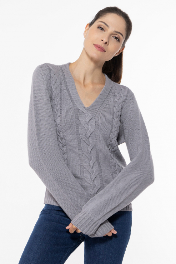 Grauer Pullover mit V-Ausschnitt