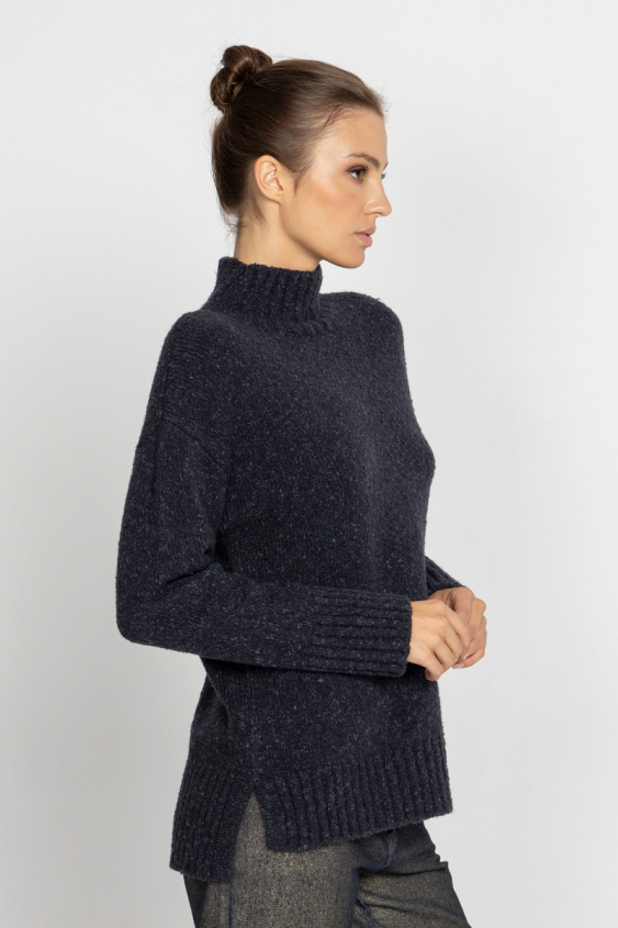 Marineblauer Stehkragenpullover mit Seitenschlitzen