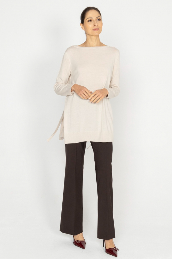 Langer klassischer Pullover in Beige