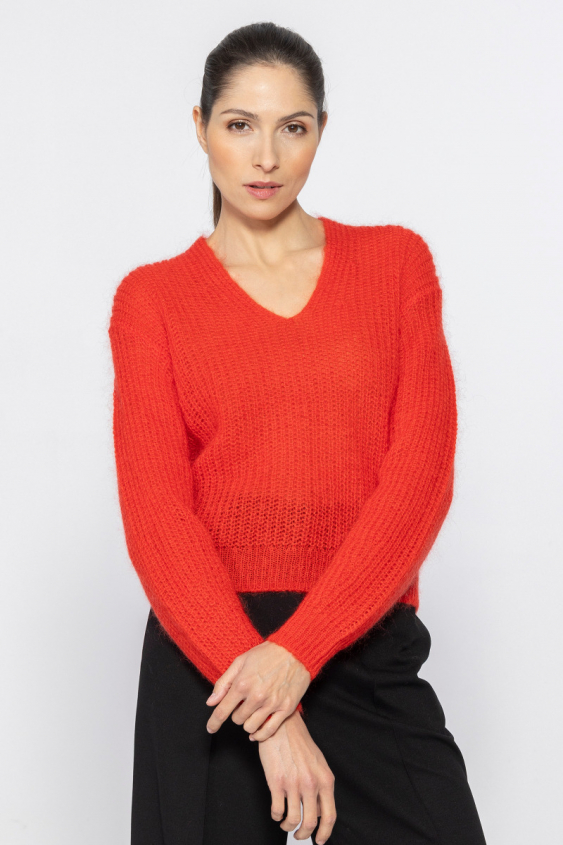Locker sitzender roter Pullover