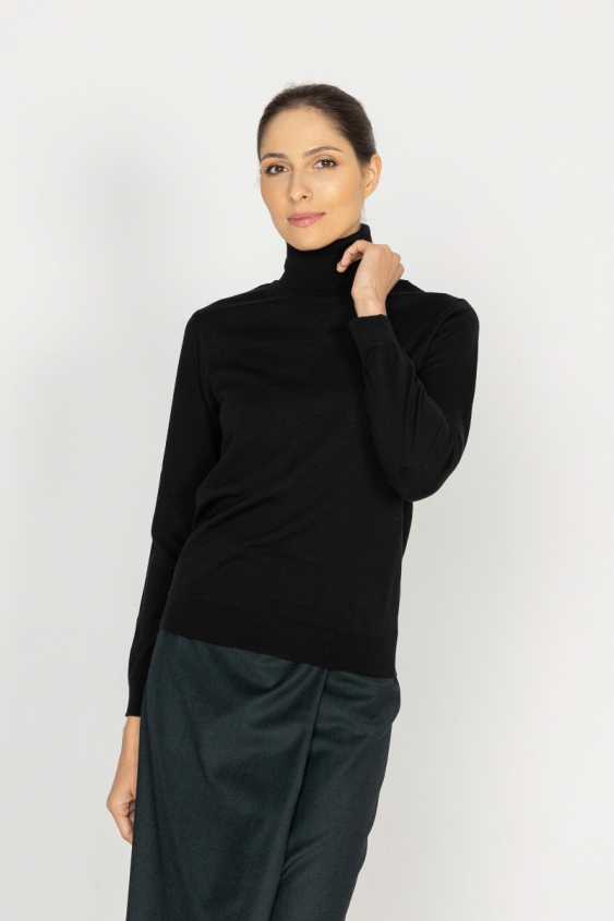 Schwarzer klassischer Rollkragenpullover
