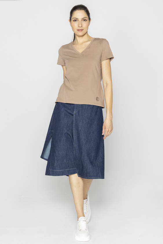 Beigefarbenes T-Shirt mit V-Ausschnitt