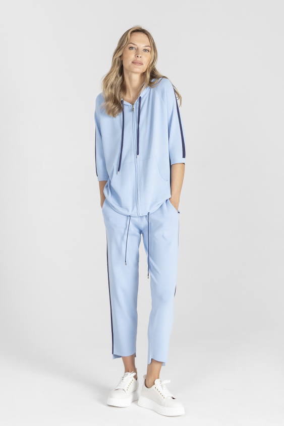 Blue sweatshirt with 3/4 sleeves