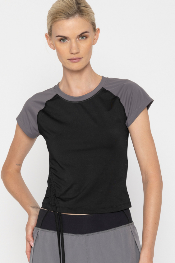 Funktionelles T-Shirt mit kontrastfarbenen Ärmeln und Kordelzug