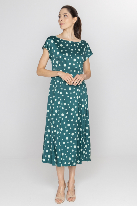 Grünes Kleid mit weißem Pünktchenmuster und kurzen Ärmeln