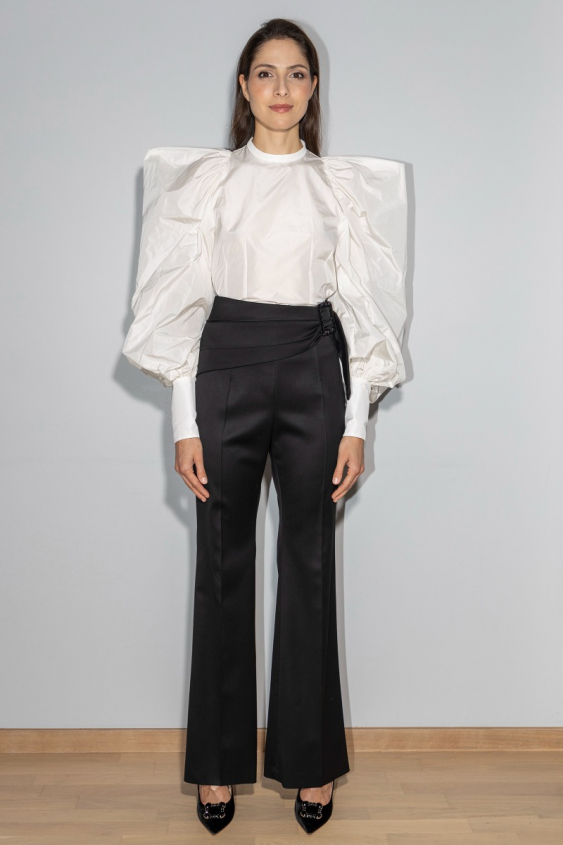 Schwarze elegante Hose mit dekorativer Bindung