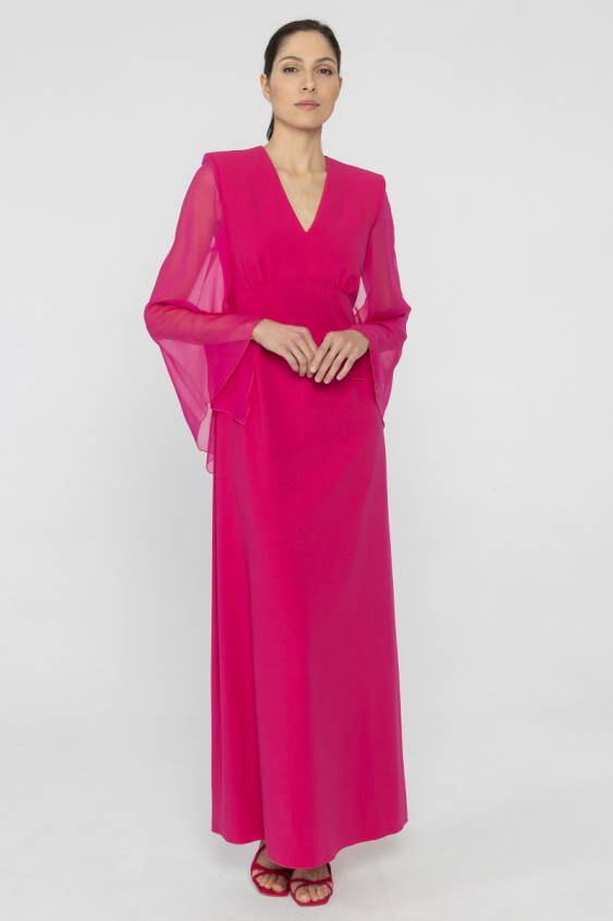 Langes Kleid mit ausgestellten Ärmeln 