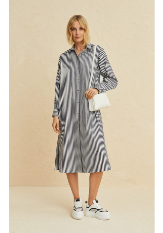 Weißes Hemdkleid mit navyblauen Streifen