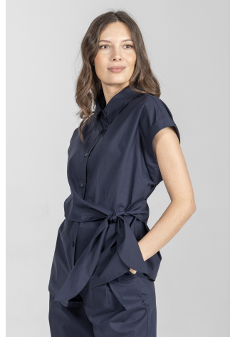 Granatowa bluzka z wiązaniem w pasie