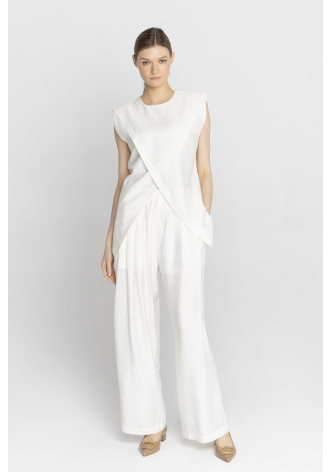 Bluzka bez rękawów w kolorze kremowej bieli