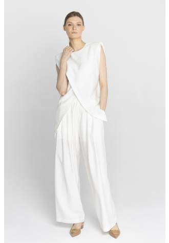 Bluzka bez rękawów w kolorze kremowej bieli