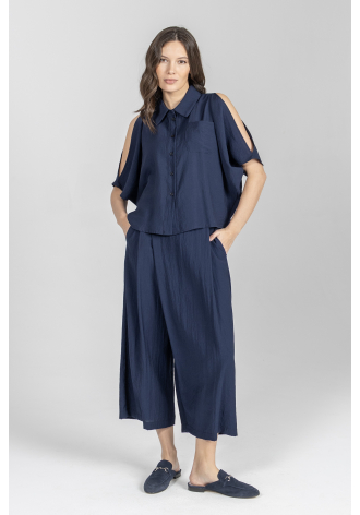 Bluzka z rozcięciami na rękawach w kolorze granatowym