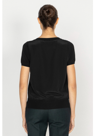  Black short-sleeved V-neck blouse