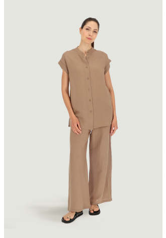 Beigefarbene Bluse mit Stehkragen