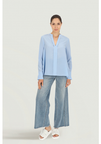  Blue long-sleeved blouse