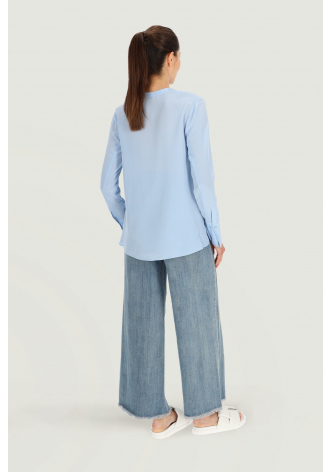  Blue long-sleeved blouse