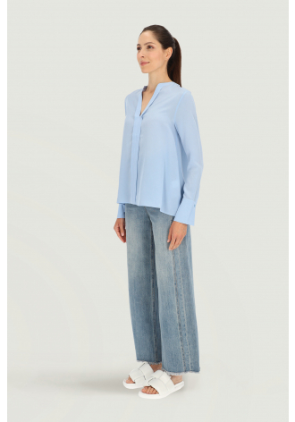  Blue long-sleeved blouse