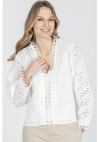 Biała bluzka wykończona koronką
