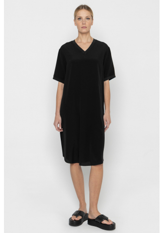 Czarna oversizowa sukienka z krótkim rękawem