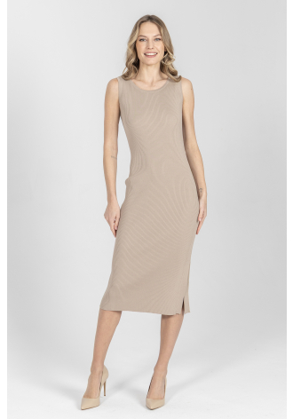 Nowoczesna prosta dzianinowa sukienka