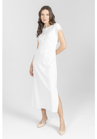 Prosta sukienka z rozcięciem po boku