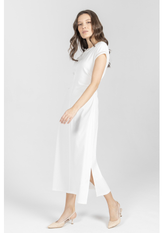 Prosta sukienka z rozcięciem po boku