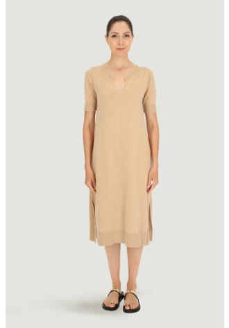 Beigefarbenes Strick-Schlauchkleid