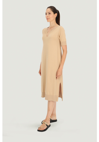 Beigefarbenes Strick-Schlauchkleid