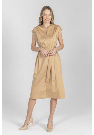 Biznesowa sukienka z wiązaniem w pasie