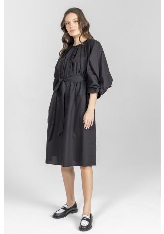 Czarna sukienka z wiązaniem w pasie