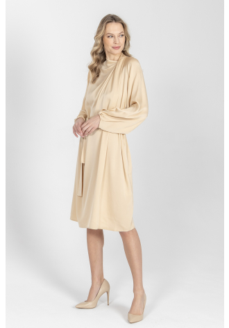 Biznesowa sukienka w kolorze beżowym