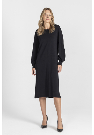 Dzianinowa sukienka z prostą linią tuby