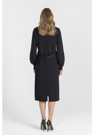 Dzianinowa sukienka z prostą linią tuby