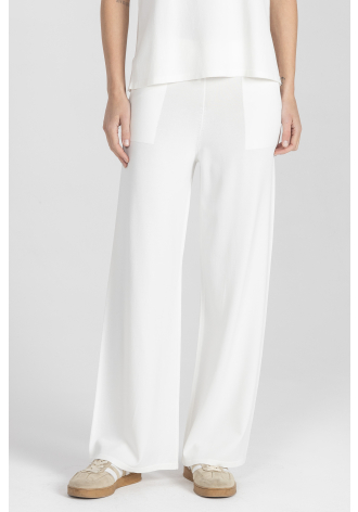Białe dzianinowe spodnie