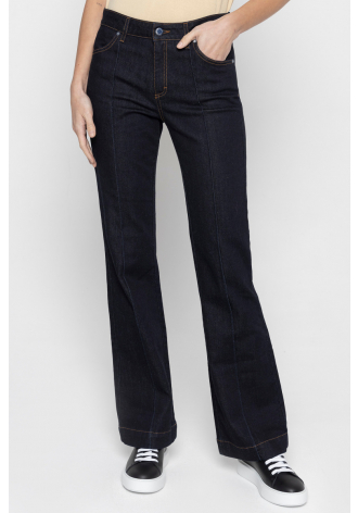 Granatowe jeansy z rozszerzanymi nogawkami