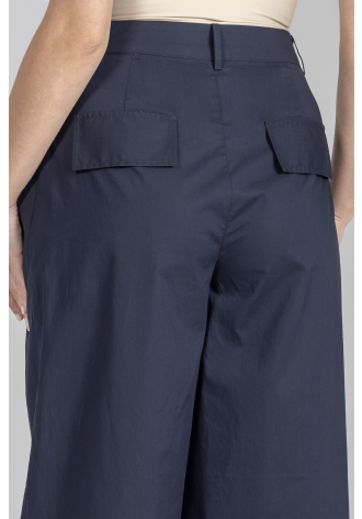 Luźne granatowe spodnie
