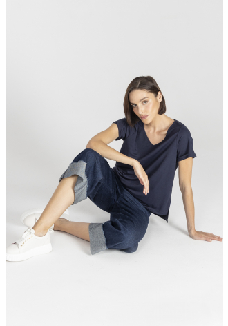 Navy blue wide-leg jeans
