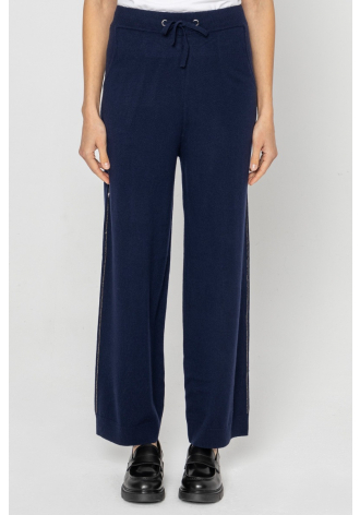 Loose navy blue trousers