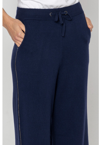 Loose navy blue trousers