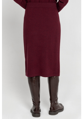 Maroon knitted skirt 