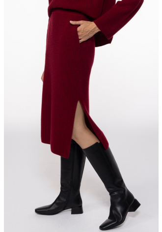Burgundy knitted skirt